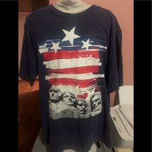 NWOTS Size Medium Patriotic Shirt of Mount Rushmore
